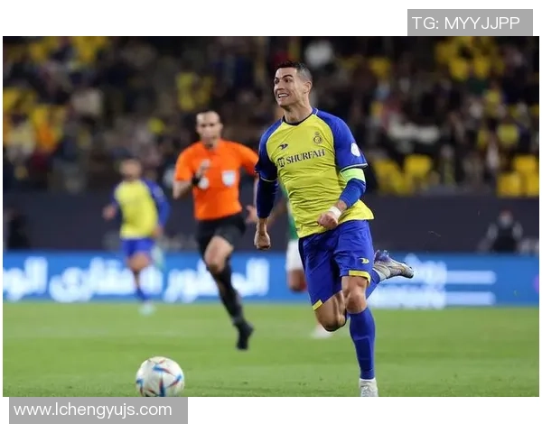 足球明星黑西服的身份揭秘他在场外的时尚魅力与个性风格